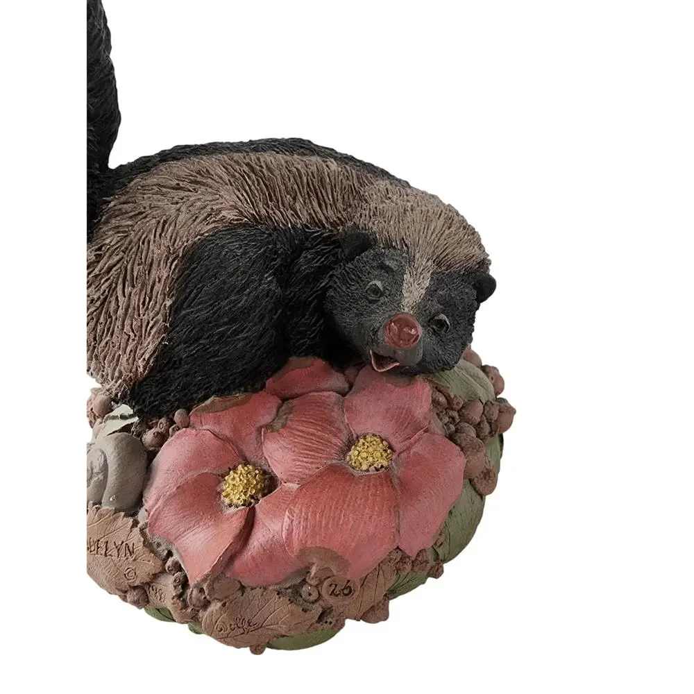 Tim Clark Wolfe Collectable Figurine Skunk "Madelyn" 1991 #26 Resin - Picture 3 of 6